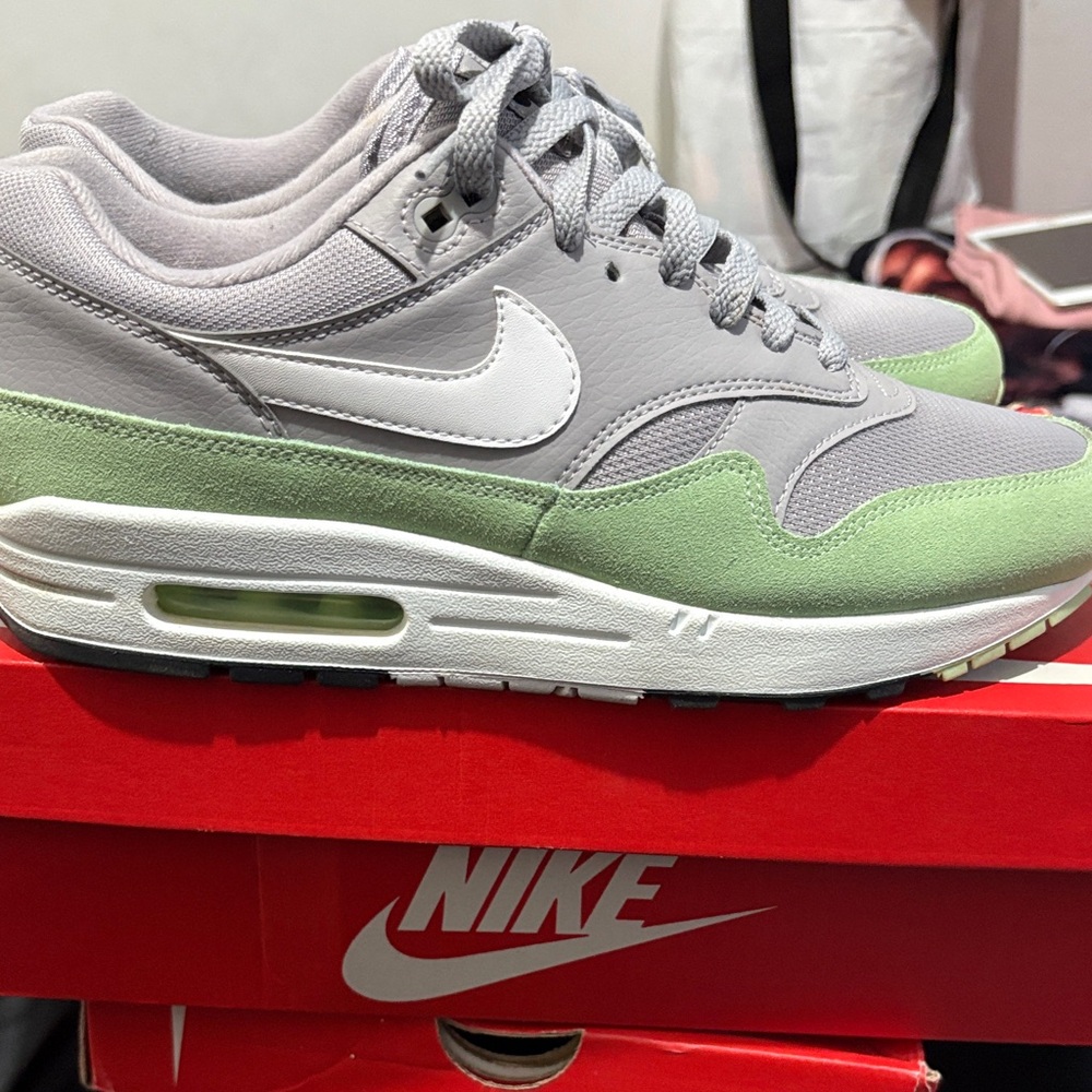 Nike Men's Gray and Light Green Sneakers